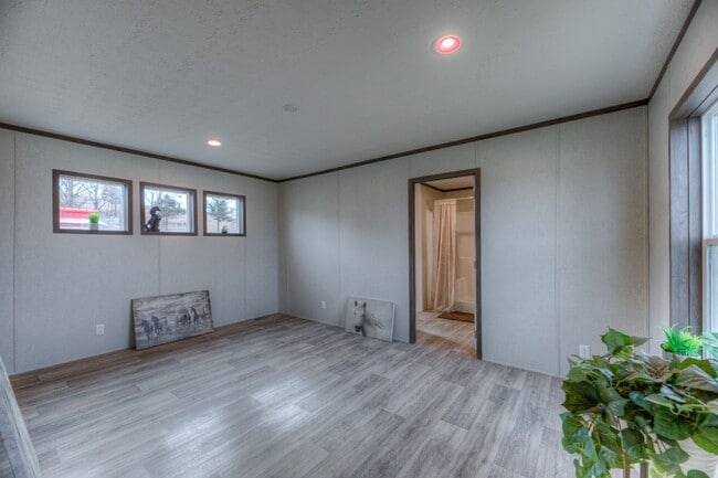 Building Photo - 6658 Bratton Rd