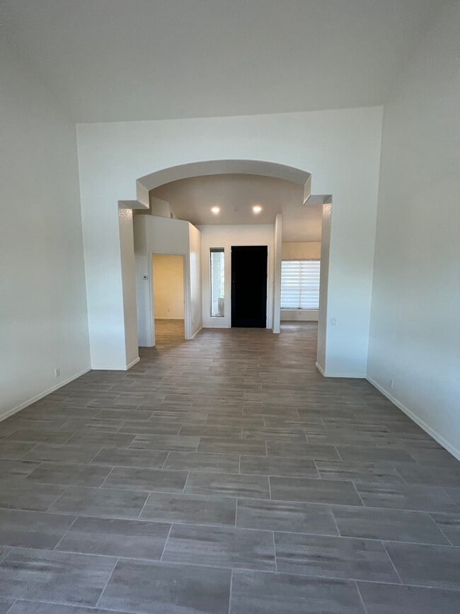 Building Photo - 814 W Beechnut Dr