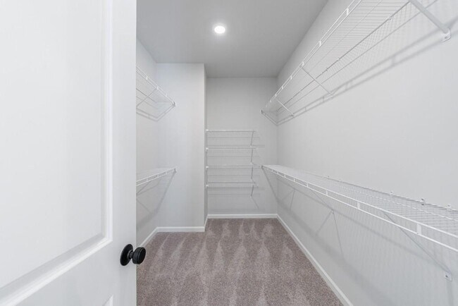 Building Photo - 171 Basil St
