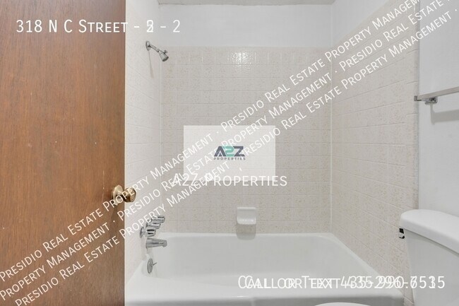 Building Photo - 318 N Center St