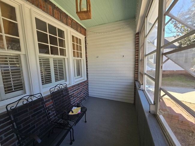 Building Photo - Beautiful Brick 2-Story in Edenton's Historic District