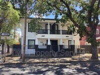 Building Photo - 202 W Oak St