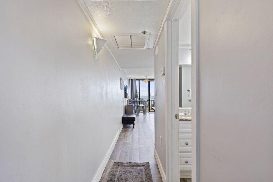 Building Photo - 2310 N Ocean Blvd