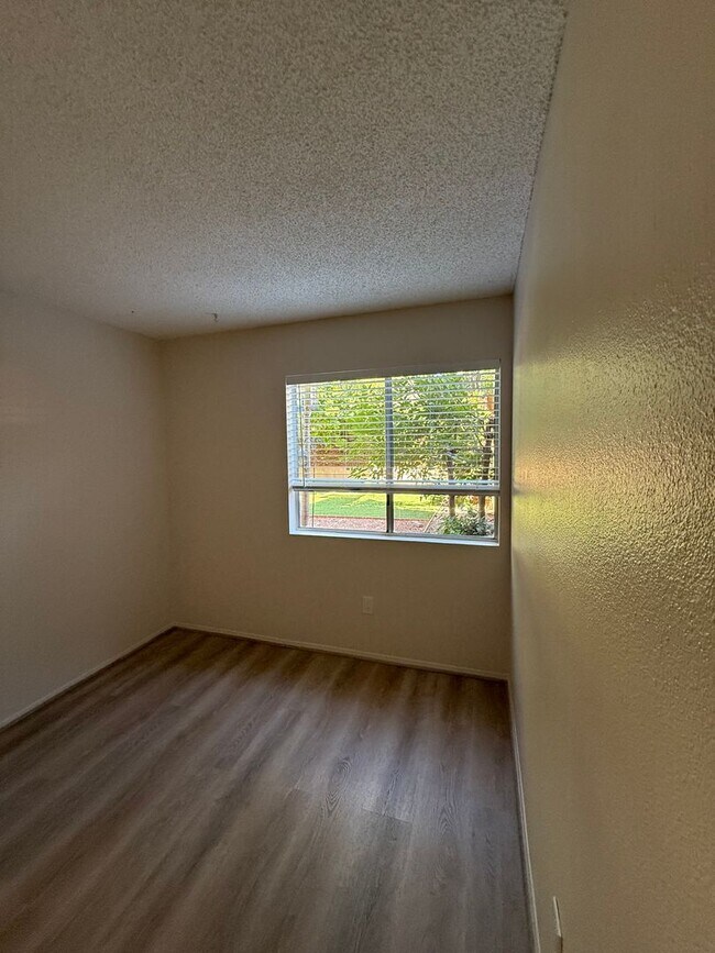 Building Photo - Wonderful 4 Bedroom 2-story Townhome in "F...