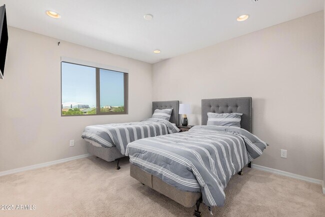 Building Photo - 5654 N 88th Ln