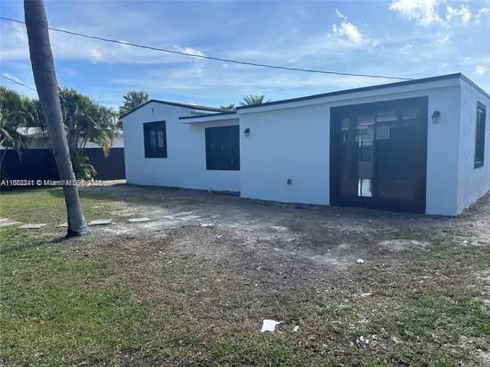 Building Photo - 6813 SW 10th Ct