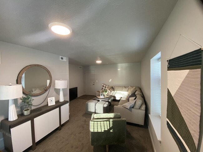 Building Photo - 67 W 600 S