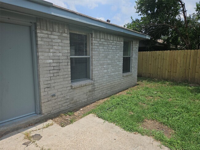 Building Photo - 18539 Lippizaner Dr