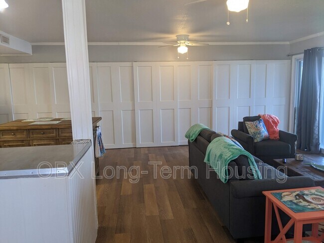 Building Photo - 181 Pine Grove Ln