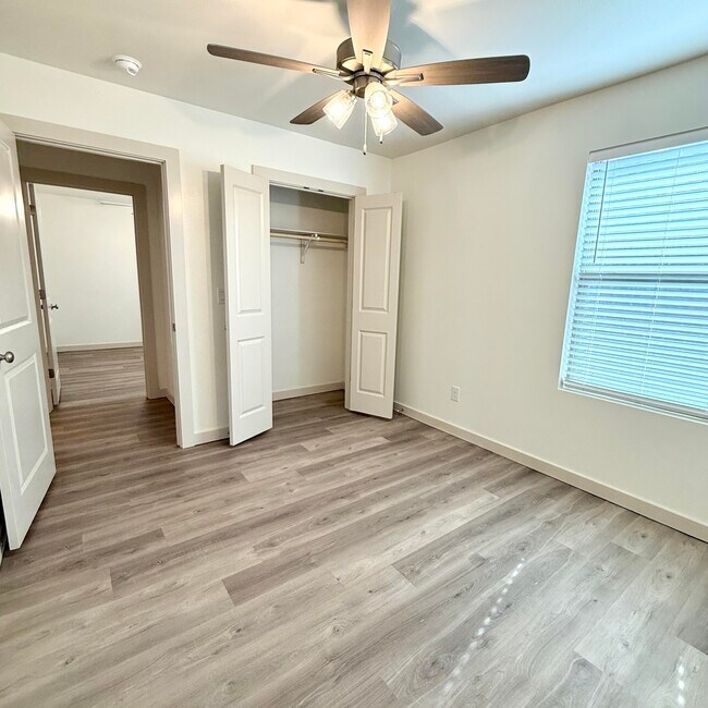 Building Photo - 7702 Elm Ave