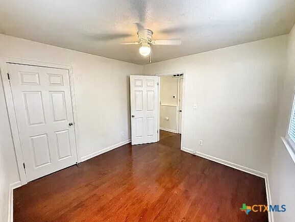 Building Photo - 460 Comal Ave