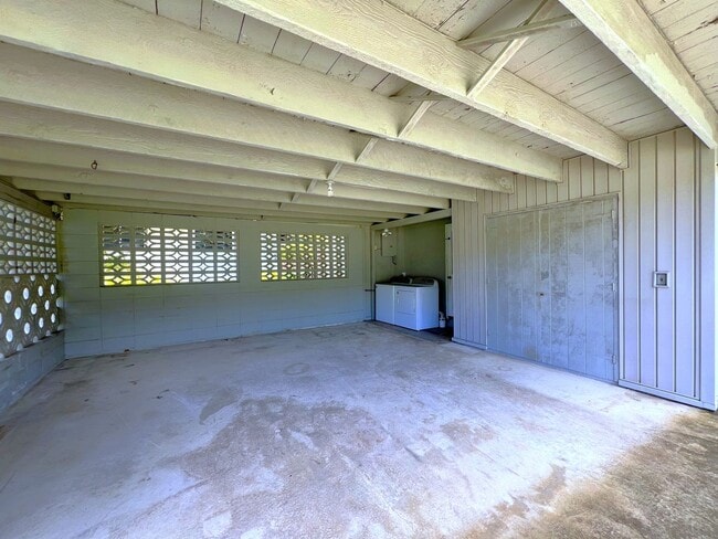 Building Photo - Peaceful Manoa - Spacious three bedroom, o...