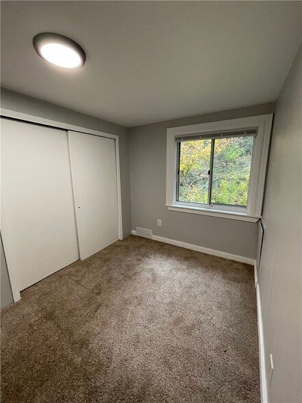 Building Photo - 2404 S 18th St