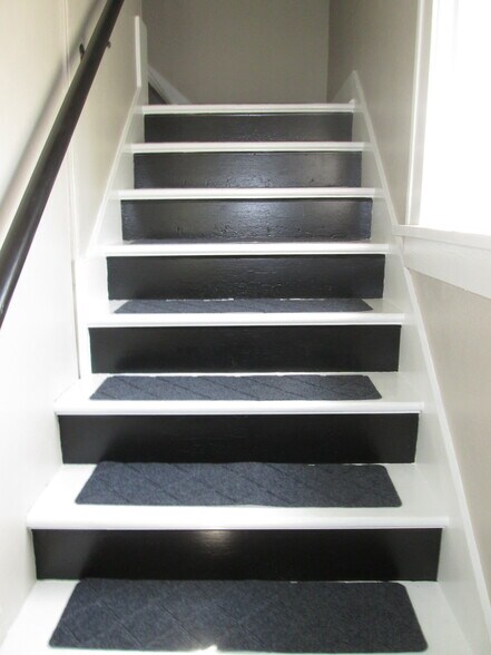 Steps leading to unit - 501 N Sherman Ave