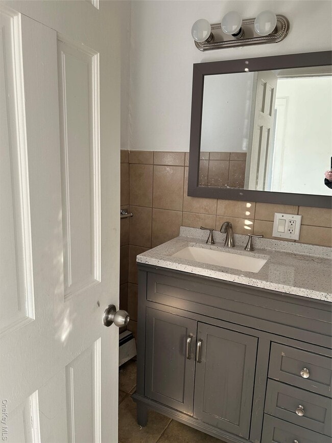 Building Photo - 126 Deer Park Ave