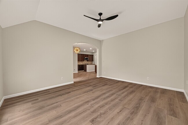 Building Photo - 706 Silver Creek Cir