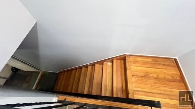 Building Photo - 2121 Kimball St