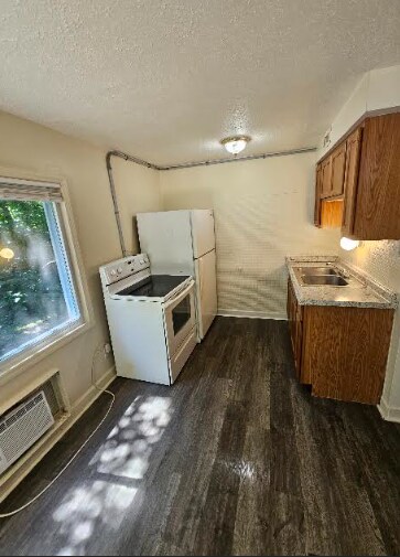 Building Photo - 2408 Williams Creek Rd