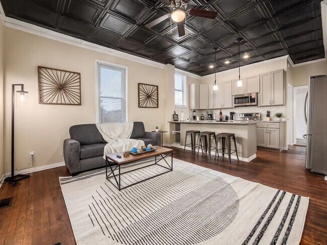 Building Photo - 164 E Mithoff St