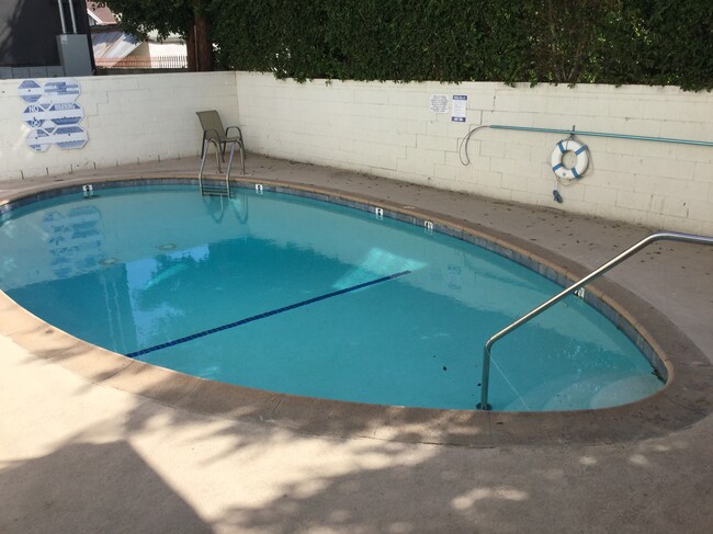 Pool - 942 N Gardner St