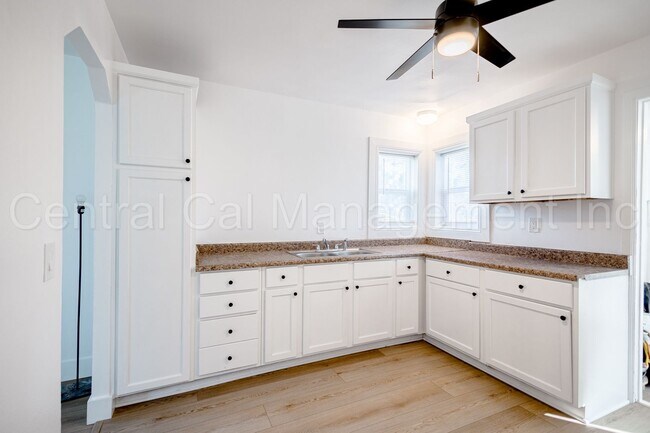 Building Photo - 1001 Woodrow Ave