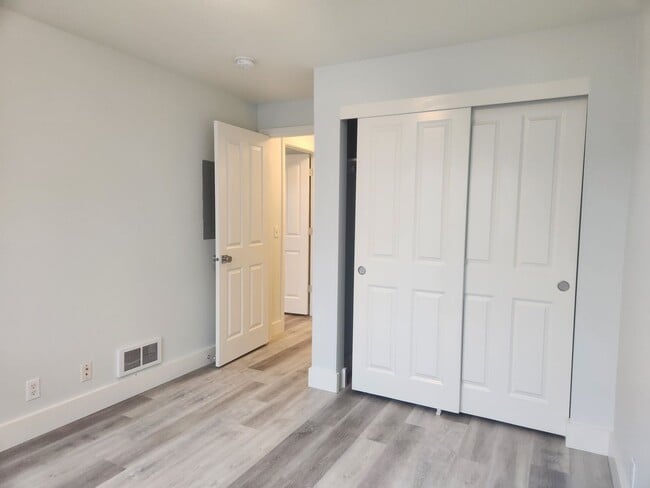 Building Photo - Recently Renovated 3 Bedroom Campus Duplex!