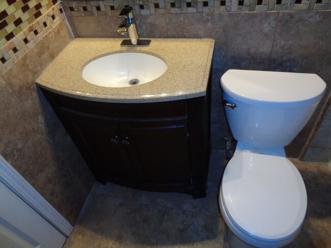 Building Photo - 946 Jennifer Jean Dr