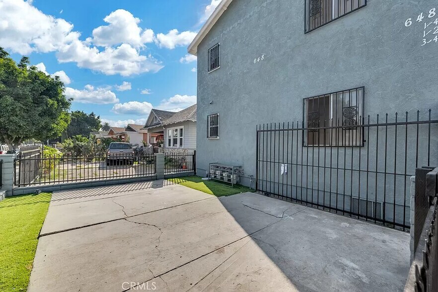 Building Photo - 648 W 41st Dr