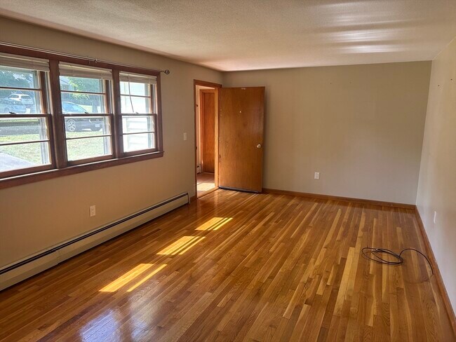Building Photo - 11 Woodside Dr