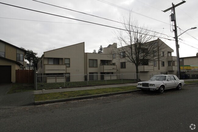 Building Photo - Pinehurst Court Apartments
