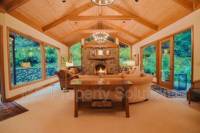 Building Photo - 7079 Lucas Valley Rd