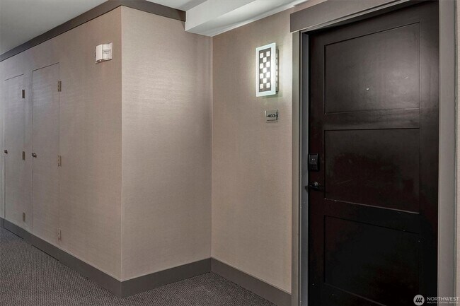 Building Photo - 3Bd/2Ba Bellevue Condo