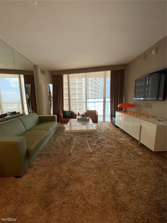 Primary Photo - 1 br, 1 bath Condo - 495 Brickell Ave Apt ...