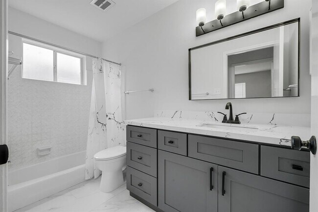 Building Photo - 13806 Burgoyne Rd