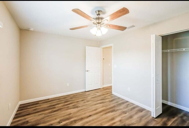 Building Photo - 1701 SW Airoso Blvd