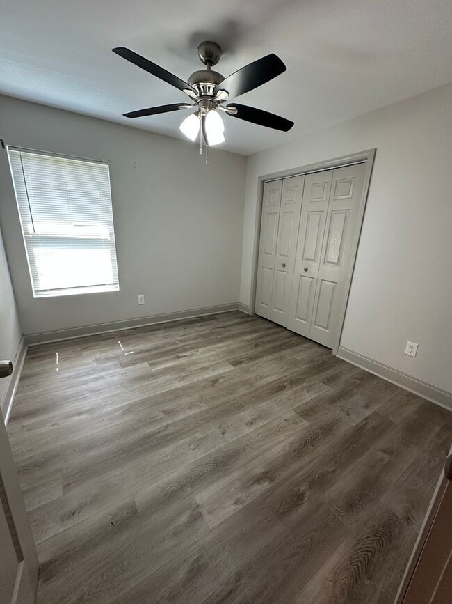 Building Photo - 1406 Memory Ln
