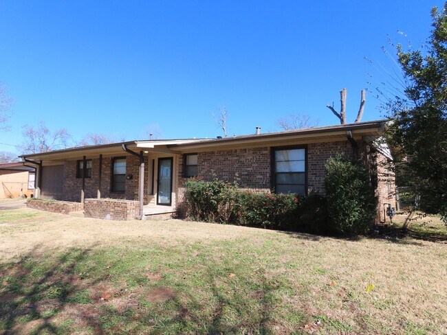 Building Photo - Newly Remodeled 3 Bedroom-1.5 Bath Home!