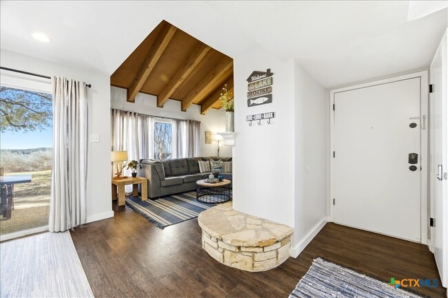 Building Photo - 1135 Parkview Dr