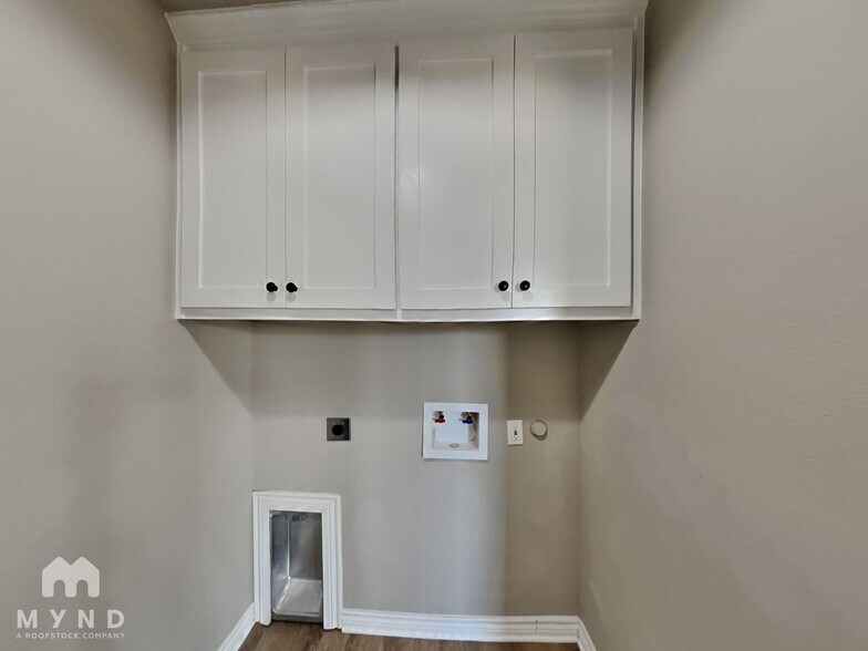 Building Photo - 5401 Ashworth Ct