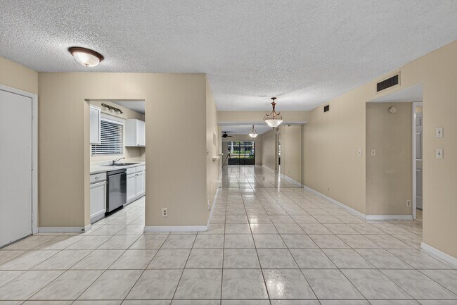 Building Photo - 147 Deer Creek Blvd