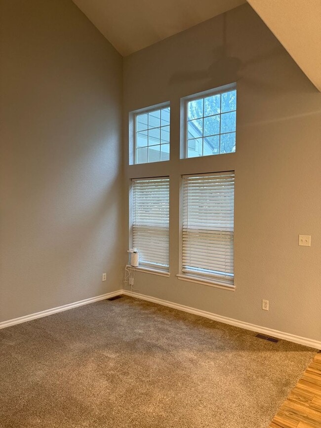 Building Photo - Bright and Modern 3-Bed, 2.5-Bath Townhous...