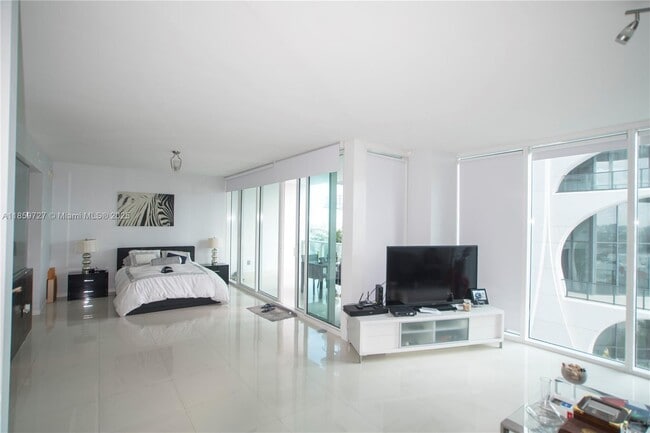 Building Photo - 1040 Biscayne Blvd
