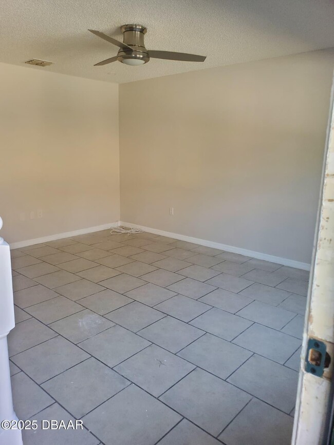 Building Photo - 814 N Halifax Ave