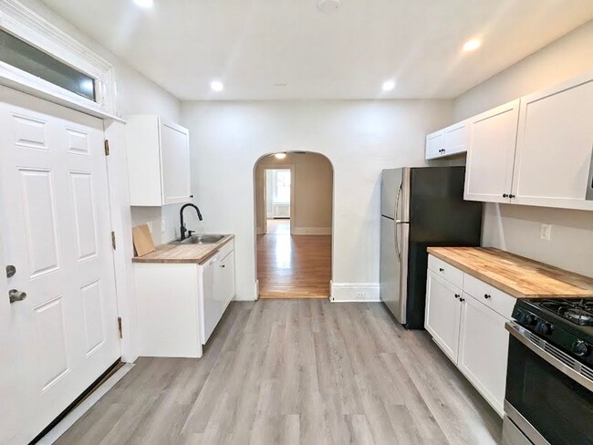 Primary Photo - 346 39th St