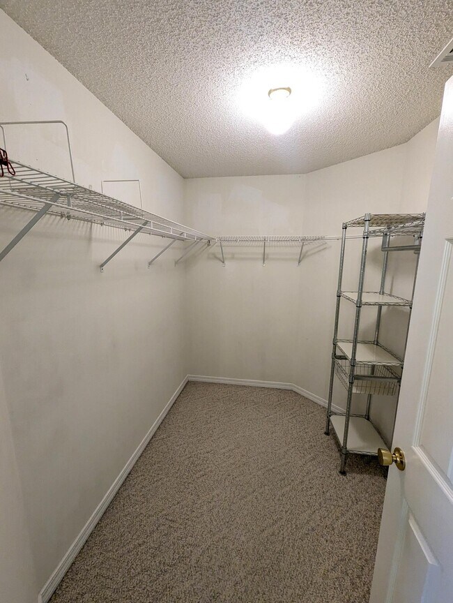 Building Photo - 7300 Rexford St