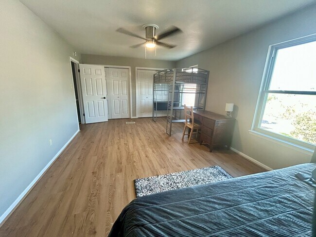 Building Photo - 300 Lucy Ln