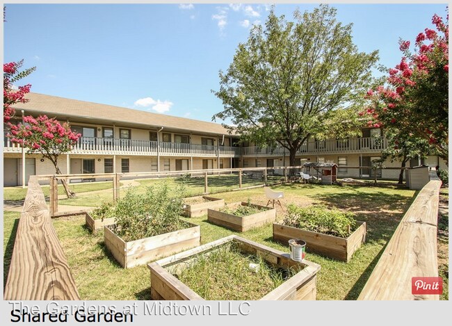 Building Photo - 4631 S Braden Ave