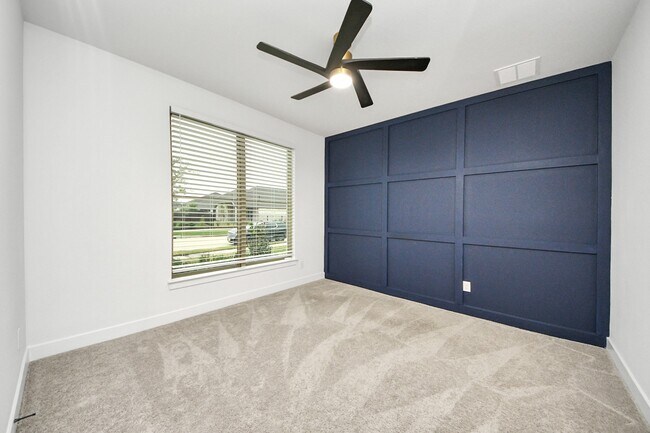 Building Photo - 20926 White Rock Crk Dr