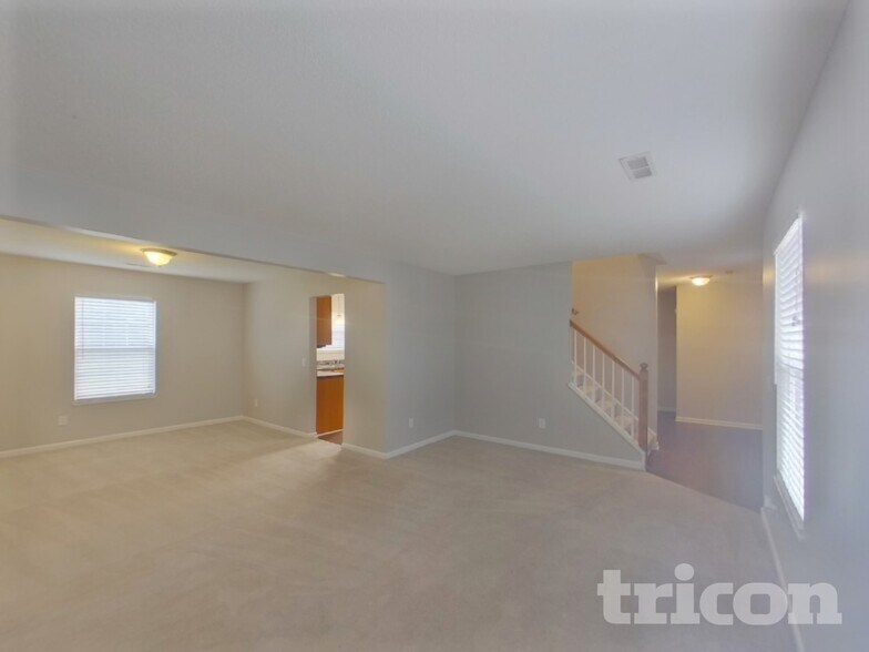 Building Photo - 732 Elderberry Ln