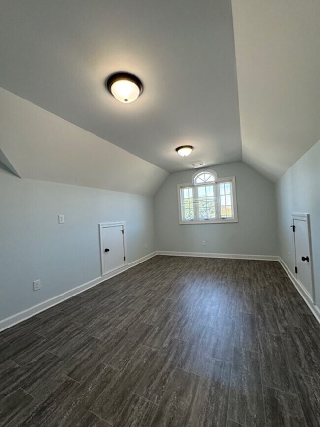 Building Photo - 102 Windyfield Dr